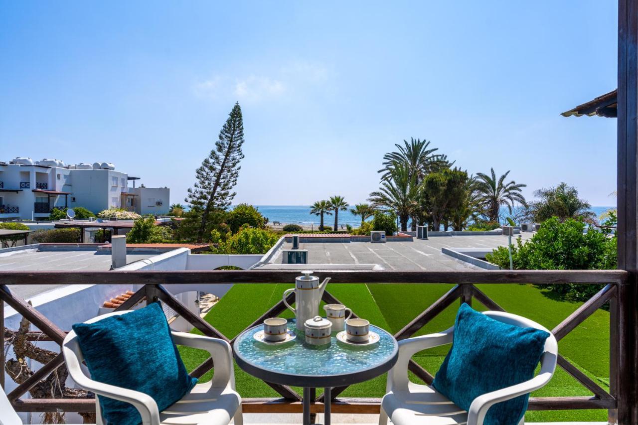 Seawaves 1- Bedroom Apartment Near Meneou Beach Larnaca Bagian luar foto
