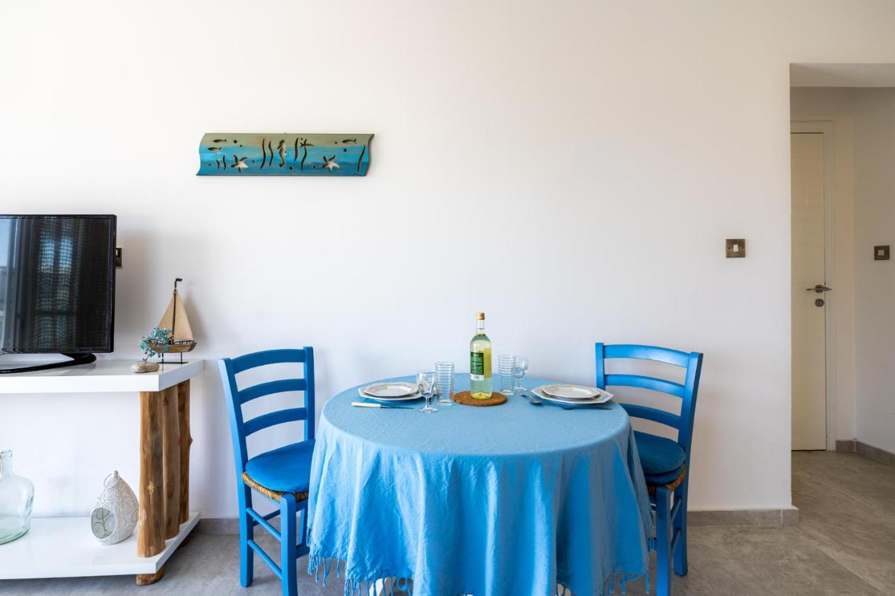 Seawaves 1- Bedroom Apartment Near Meneou Beach Larnaca Bagian luar foto