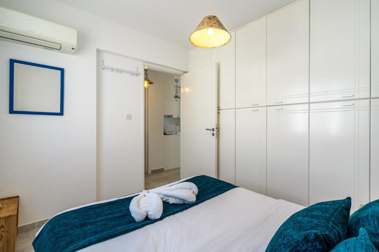 Seawaves 1- Bedroom Apartment Near Meneou Beach Larnaca Bagian luar foto