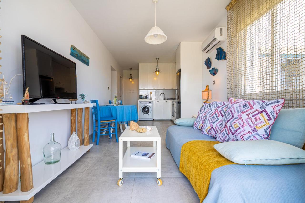 Seawaves 1- Bedroom Apartment Near Meneou Beach Larnaca Bagian luar foto